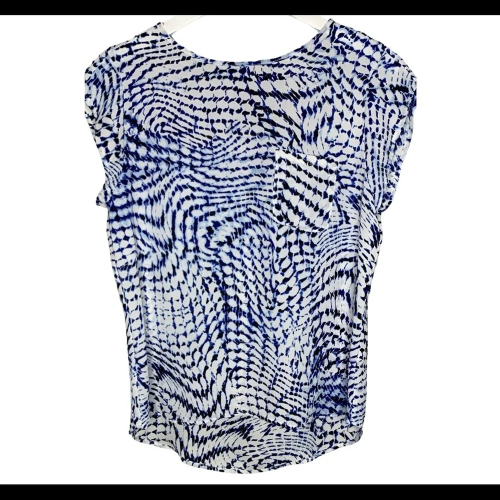 VIOLET & CLAIRE (Anthropologie) Mermaid Print Blouse With Cap Sleeves Blue Small - Picture 4 of 7